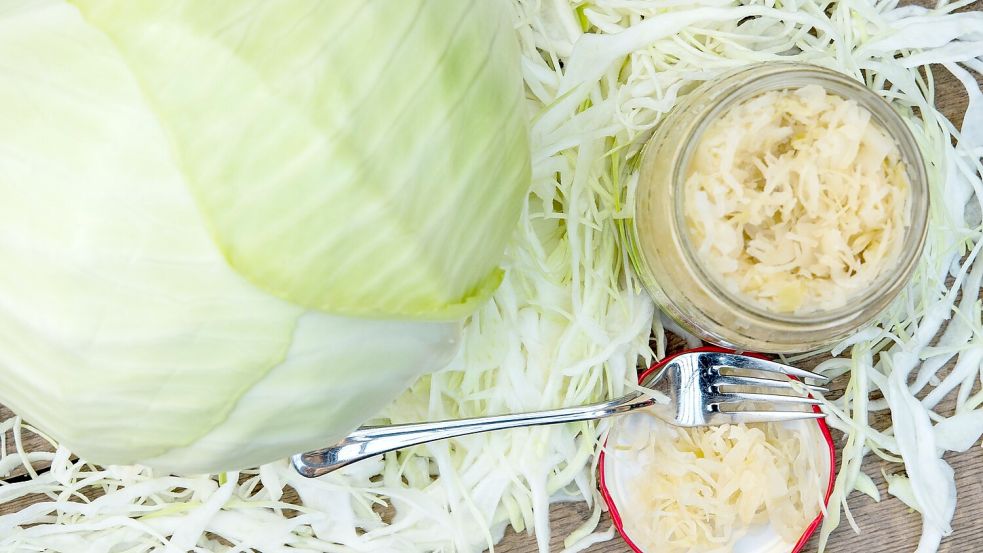 Sauerkraut wird bevorzugt von den älteren Generationen verzehrt. Foto: Patrick Pleul/dpa-Zentralbild/dpa-tmn