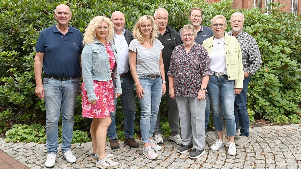 Waren bei dem Treffen der Plattdeutschbeauftragten des Landkreises Leer dabei (von links): Burchard Esders (Ostrhauderfehn), Elke Fresemann (Bunde), Harm Evers (Rhauderfehn), Anja Zimmermann (Moormerland), Artur Reents (Landkreis Leer), Mena Pollmann (Hesel), Eckhard Büscher (Stadt Leer), Trinette Hoffbuhr (Stadt Weener), Jan-Martin Donker (Landkreis Leer). Per Videoschaltung teilgenommen hat Sabine Homering von der Stadt Borkum. Es fehlten: Astrid Bufe (Moormerland), Holger Peters (Uplengen), Jessika Tuitjer (Jümme) und Gertrud Oosting (Stadt Leer). Foto: privat