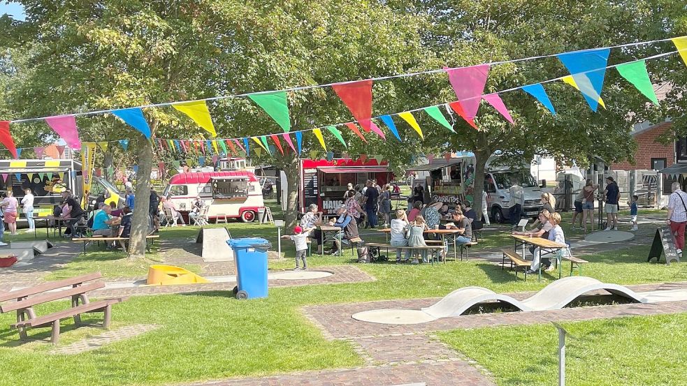 Beim Abenteuerspielplatz in Greetsiel findet auch in diesem Jahr ein Street-Food-Festival mit Foodtrucks statt. Foto: Touristik-GmbH Krummhörn-Greetsiel