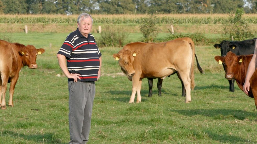 Diedrich Eckhoff fährt noch selbst zu den Landwirten in der Region, um vor allem Rinder nach persönlicher Prüfung einzukaufen. Fotos: Christmann & Woll