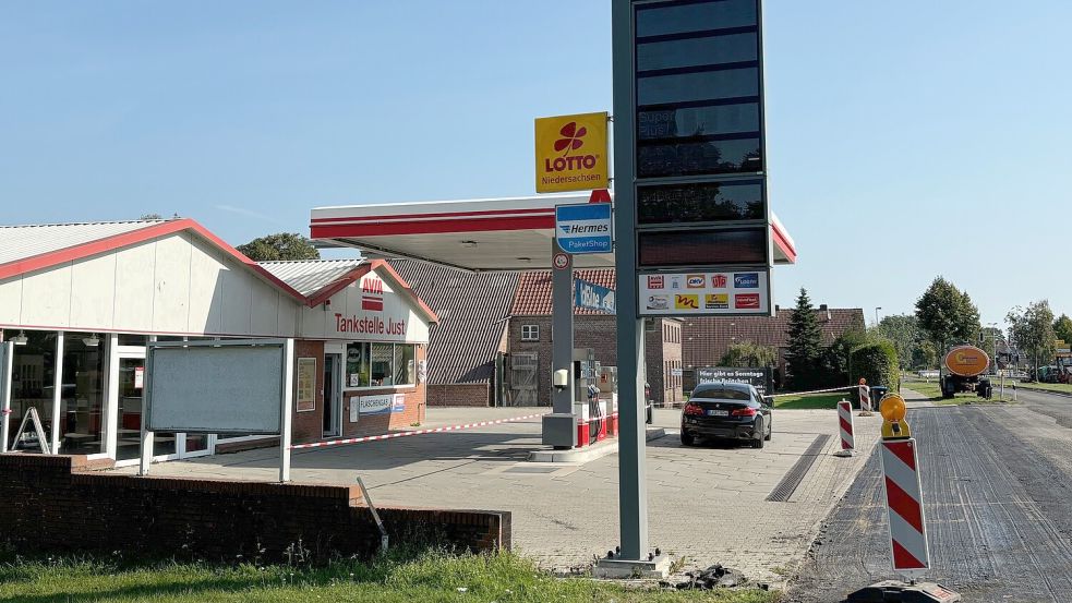 Wegen der Sanierungsarbeiten an der Bundesstraße 70 hat Unternehmer Sebastian Just direkt mit Beginn der Sanierung am 26. August Konsequenzen gezogen. Er hat die Tankstelle an der Leerer Straße (B70) geschlossen. Foto: Ammermann