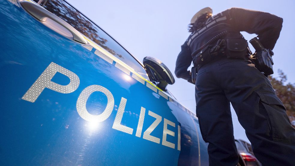 Ganz so offensichtlich wie auf diesem Bild war das zivile Polizeiauto nicht zu erkennen. Foto: Marijan Murat / dpa