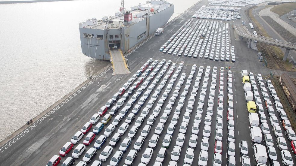 Auch wenn die deutsche Autoindustrie kriselt: Abschreiben sollte man sie noch nicht, sagt Ifo-Expertin Anita Wolf. Foto: Jörg Sarbach/dpa