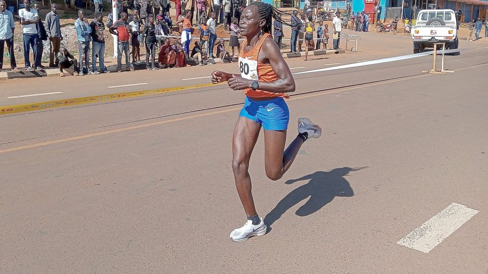 Die ugandische Marathonläuferin Rebecca Cheptegei ist nach einem Brandangriff gestorben. Foto: Uncredited/AP/dpa