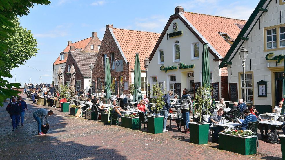 Gut besucht und bei Touristen beliebt: das Fischerdorf Greetsiel. Foto: Wagenaar/Archiv