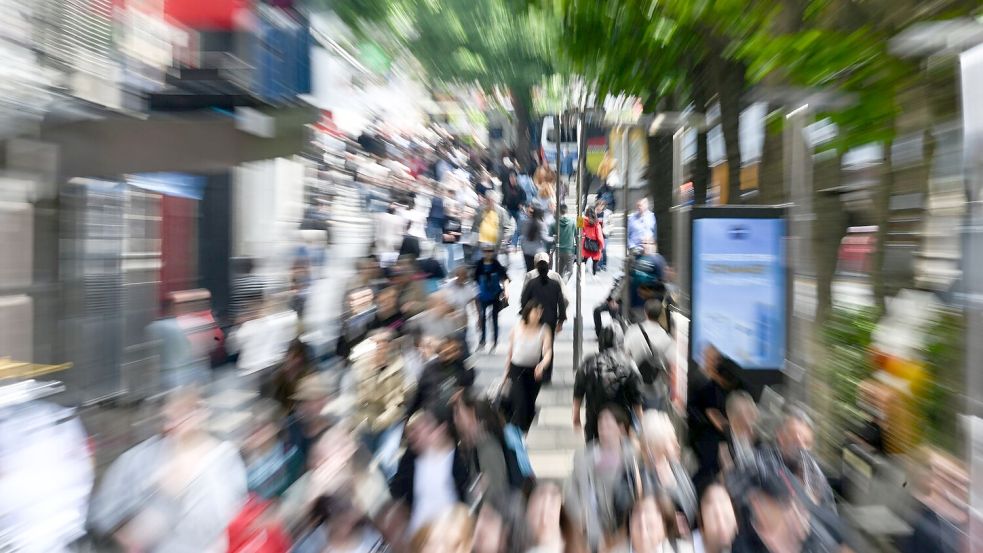 Die deutsche Wirtschaft schwächelt weiter - und dürfte in diesem Jahr der aktuellen Prognose des DIW zufolge allenfalls stagnieren. (Archivbild) Foto: Bernd Weißbrod/dpa