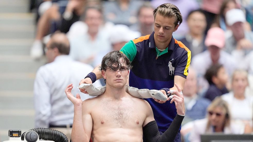 Jack Draper ging es während des US-Open-Halbfinals nicht gut. Foto: Julia Nikhinson/AP/dpa