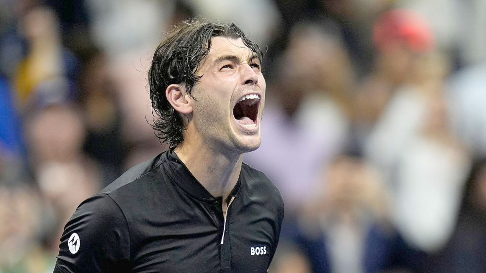 Taylor Fritz schreit seine Freude über den Finaleinzug heraus. Foto: Seth Wenig/AP/dpa