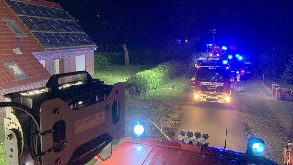 Die Feuerwehr rückte am späten Samstagabend zu einem Brand in Holtrop aus. Foto: Feuerwehr Holtrop