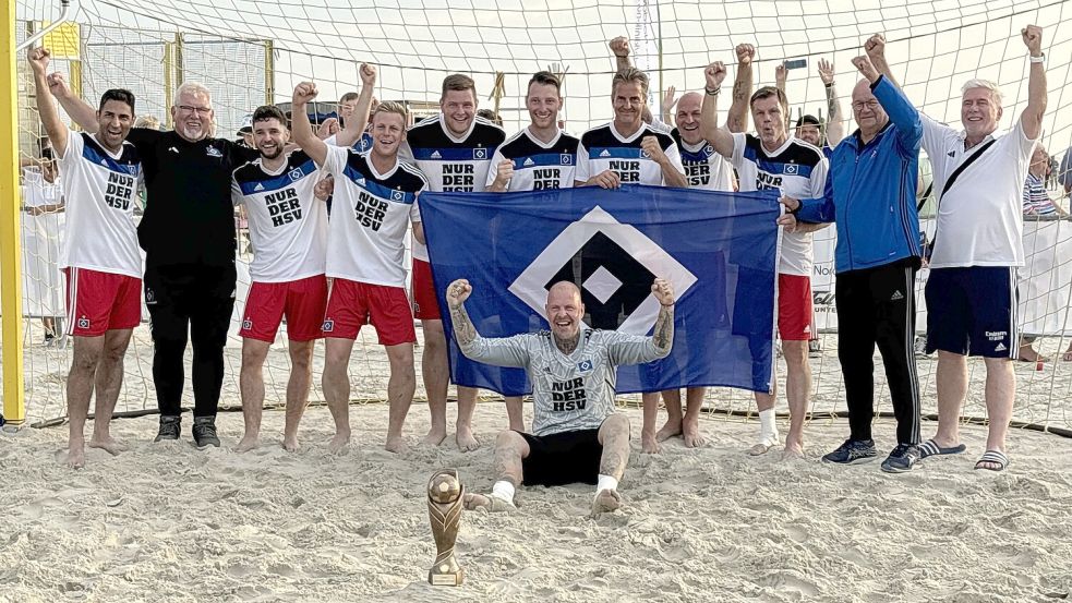 Die Sieger des Beachsoccer am Meer: Die Traditionsmannschaft des HSV mit Unterstützung von Spieler des SV Hage. Foto: Rebecca Kresse