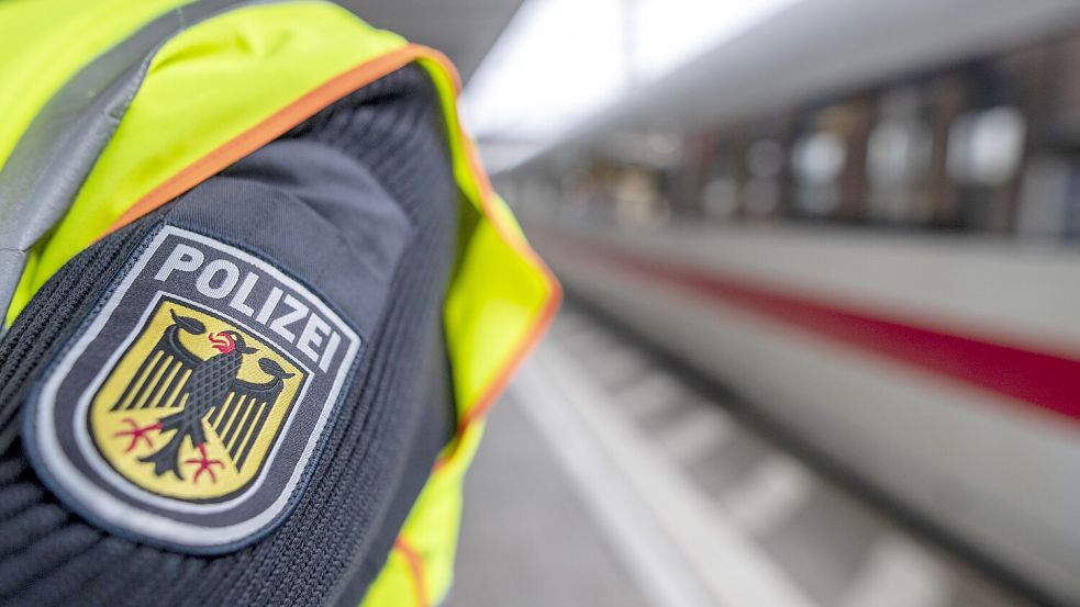 Am Bremer Hauptbahnhof wollte ein 29-Jähriger per Zug mit einem gestohlenen Motorroller flüchten. Die Polizei nahm ihn vorher jedoch fest. Foto: Patrick Seeger / dpa