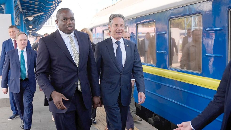 US-Außenminister Antony Blinken und der britische Außenminister David Lammy sind zu Gesprächen in die ukrainische Hauptstadt Kiew gereist. Foto: Mark Schiefelbein/AP/dpa