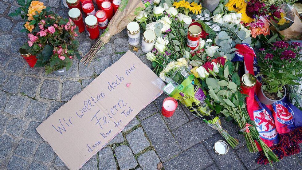 Nach dem Terroranschlag herrschten Fassungslosigkeit und Trauer in Solingen. (Archivbild) Foto: Henning Kaiser/dpa