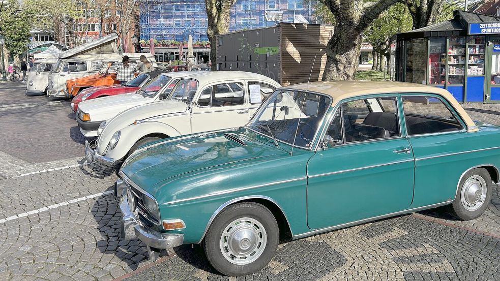 An die 60 Oldtimer werden am Wochenende durch Ostfriesland fahren. Foto: Weiden/Archiv