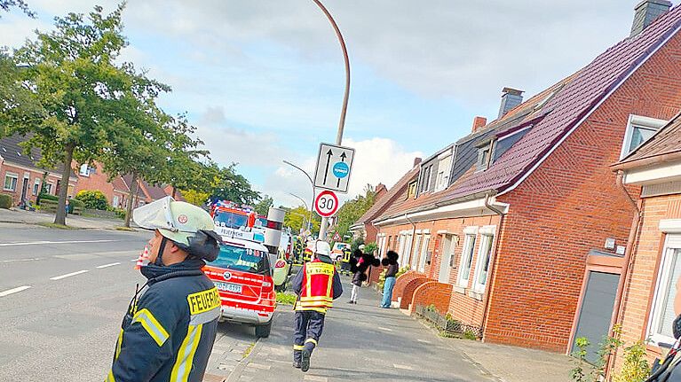 In einem Haus an der Petkumer Straße hatte es am späten Freitagnachmittag in einer Küche gebrannt. Foto: Freiwillige Feuerwehr Borssum