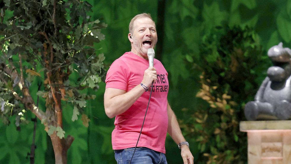 Comedian Mario Barth äffte auch schonmal einen Behinderten nach. Jetzt äußert er sich in der Mockridge-Debatte. Foto: IMAGO/Panama Pictures