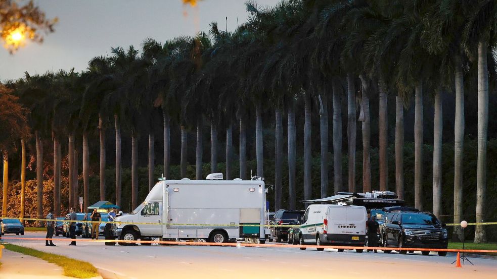 Nach dem Schussvorfall untersucht die Polizei den Tatort. Foto: Terry Renna/AP/dpa