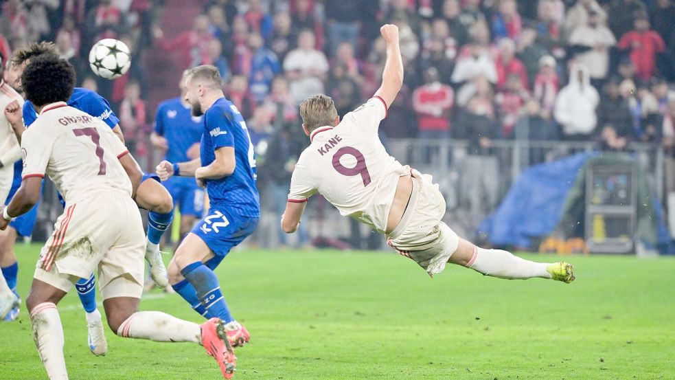 Heiß auf Tore: Harry Kane beim spektakulären Seitfallzieher. Foto: Peter Kneffel/dpa