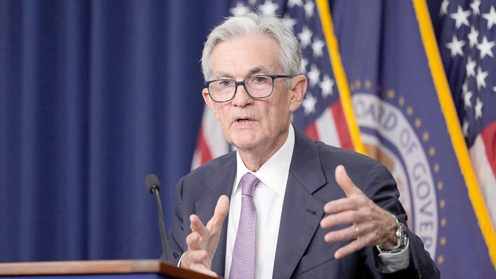 Fed-Chef Powell begründet die Entscheidung der US-Notenbank. Foto: Ben Curtis/AP/dpa