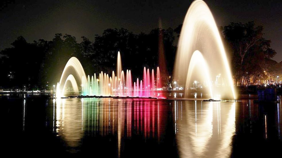 Etwa 500 Düsen kommen bei der Wassershow zum Einsatz. Foto: Rhododendronpark Hobbie