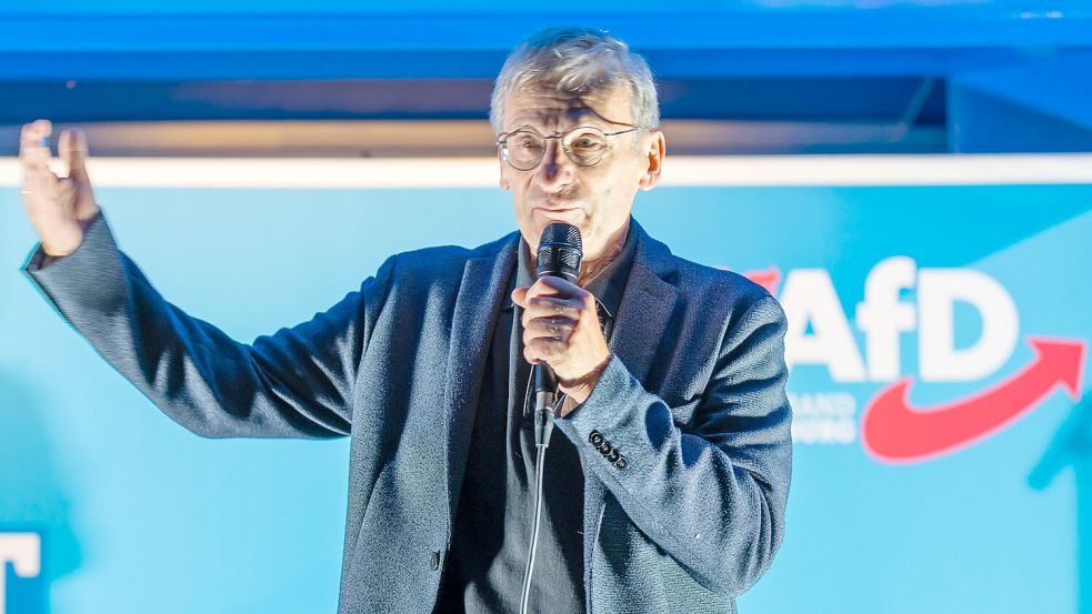 Die AfD auf dem Weg zur stärksten Kraft in Brandenburg: Spitzenkandidat Hans-Christoph Berndt bei einer Wahlkampfveranstaltung in Cottbus. Foto: dpa/Frank Hammerschmidt