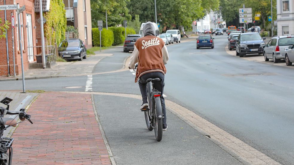 Die Geh- und Radwege der Oldersumer Straße werden im kommenden Jahr saniert. Foto: Romuald Banik