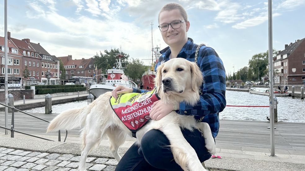 Thora Jantke Rieper hat den Golden Retriever Cara selbst zur Assistenzhündin ausgebildet. Seit April 2024 ist das Duo offiziell nach deutschem Recht geprüft. Fotos: Hanssen