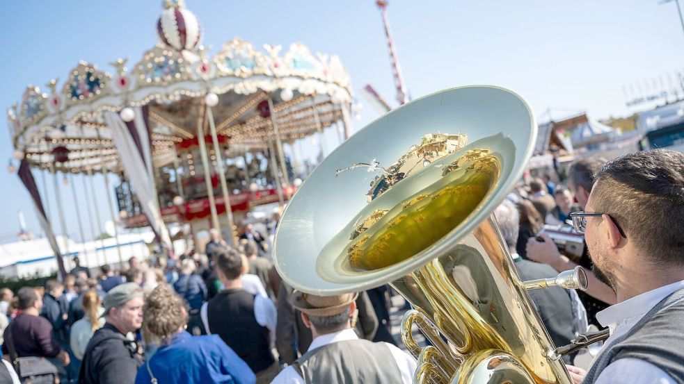 Blasmusik gehört zur Wiesn. Foto: Lennart Preiss/dpa