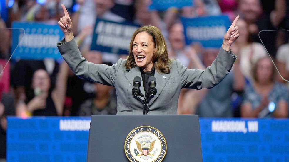 Kamala Harris spricht im besonders umkämpften US-Bundesstaat Wisconsin. Foto: Morry Gash/AP/dpa