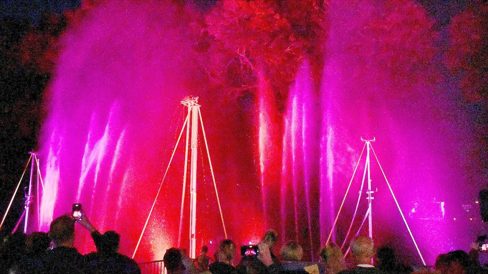 Der Oldersumer Park wurde in mystisches Licht getaucht. Foto: Stromann