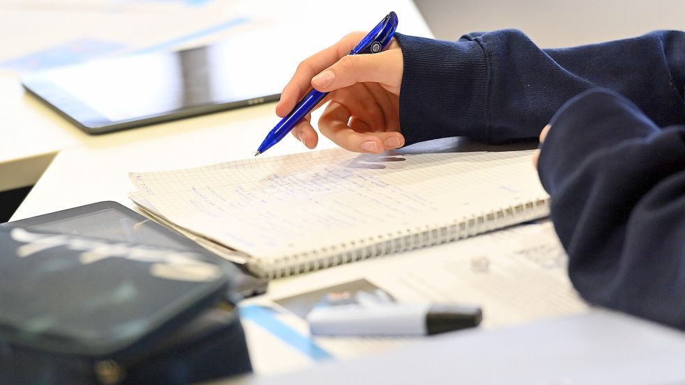 In Niedersachsen lernen immer weniger Schüler Latein: Die Sprache liegt hinter Englisch, Französisch und Spanisch auf Platz vier der beliebtesten Fremdsprachen. Foto: IMAGO / Sven Simon