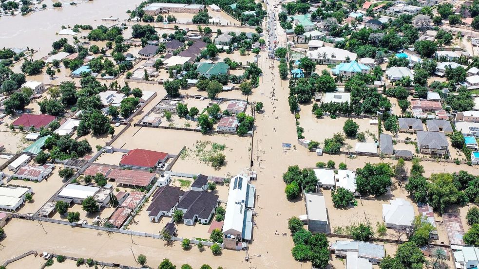 Schwere Regenfälle ließen im Norden Nigerias einen Damm brechen. (Archivbild vom 10. September). Foto: Musa Ajit Borno/AP/dpa