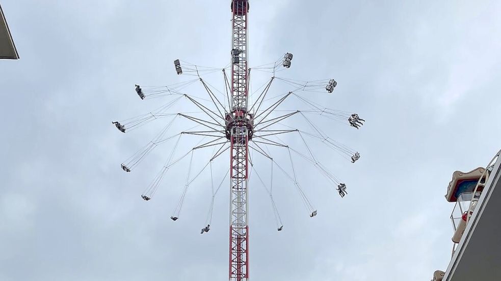 Der fast 80 Meter hohe „Nordic Tower" ermöglicht einen atemberaubenden Panoramablick über Leer. Foto: privat