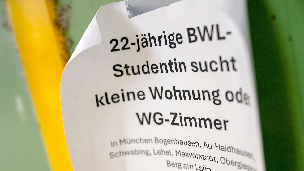 Studentinnen und Studenten auf Wohnungssuche müssen einer aktuellen Studie zufolge immer tiefer in die Tasche greifen. (Symbolbild) Foto: Peter Kneffel/dpa