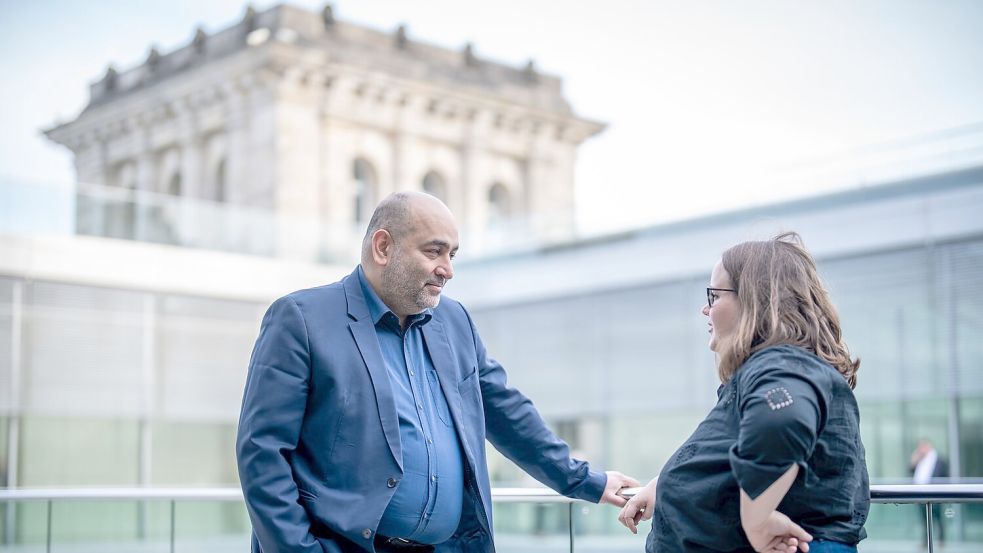 Die Zusammenarbeit zwischen den scheidenden Co-Vorsitzenden, Ricarda Lang und Omid Nouripour, lief insgesamt gut. Das war bei früheren Co-Vorsitzenden der Partei nicht immer der Fall. (Archivfoto) Foto: Michael Kappeler/dpa