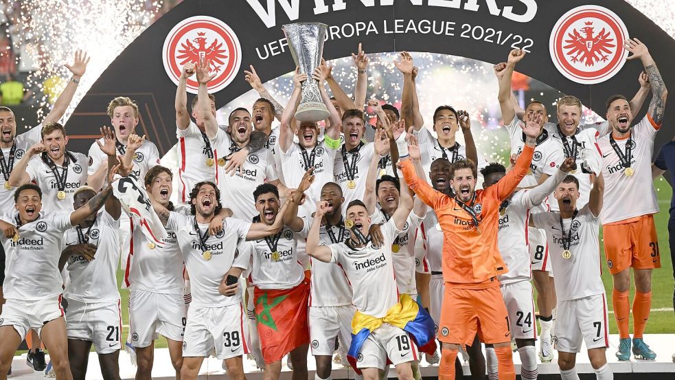 So jubelte die Eintracht 2022 nach dem Europa-League-Triumph. Foto: Arne Dedert/dpa