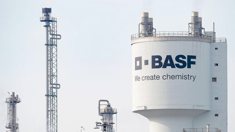 Der Chemiekonzern BASF zählt zu den wichtigsten Arbeitgebern in Rheinland-Pfalz. Der Sparkurs des Ludwigshafener Konzerns mit Stellenabbau und der Schließung von Anlagen bereitet dem Land Sorgen. (Archivbild) Foto: Uwe Anspach/dpa