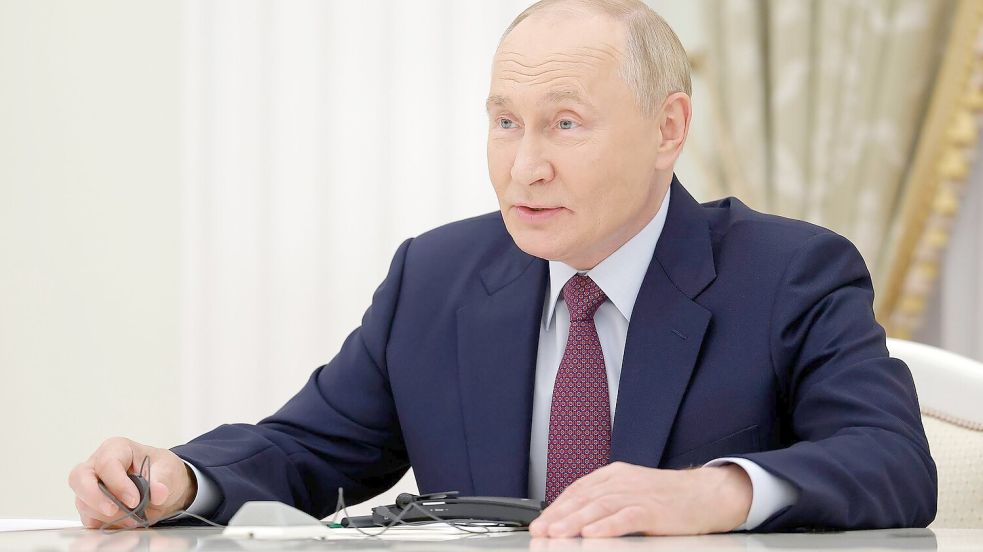 Der russische Präsident Wladimir Putin hat im Krieg gegen die Ukraine immer wieder auf das Abschreckungspotenzial seiner Atomwaffen hingewiesen und passt nun die entsprechende Dokumente an. Foto: Maxim Shemetov/Pool Reuters/AP