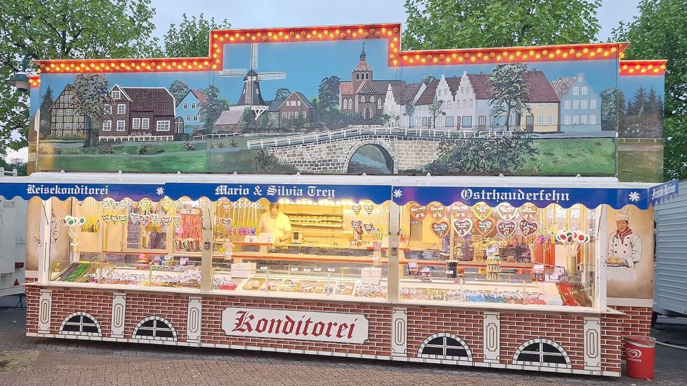 Die Berliner-Buden von Silvia und Mario Trey stehen von November bis April am Wochenende an der Hauptstraße in Ramsloh und in Sedelsberg. Foto: privat