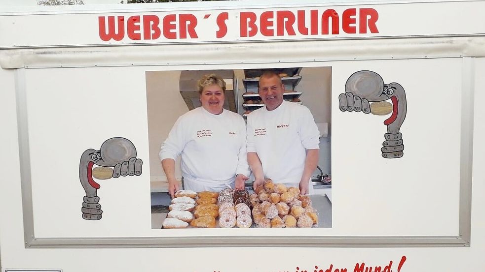 Heike und Wolfgang Weber stehen mit ihrer Bude an Wochenenden im Königsweg in Eversmeer. Foto: privat