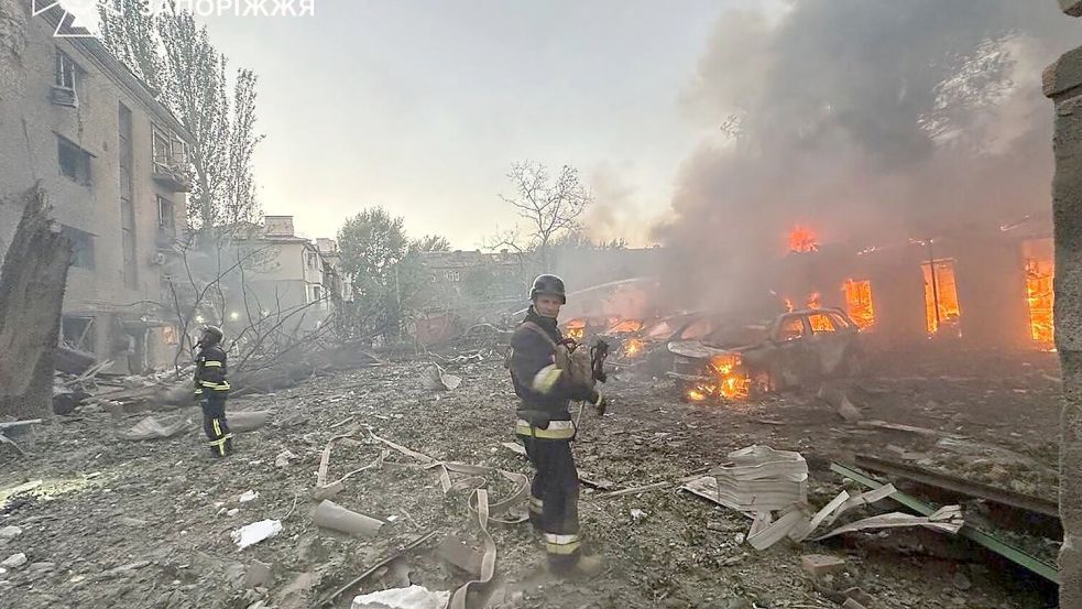 Russland greift weiterhin zivile Ziele in der Ukraine an. Foto: ---/Ukrainian Emergency Service/AP/dpa