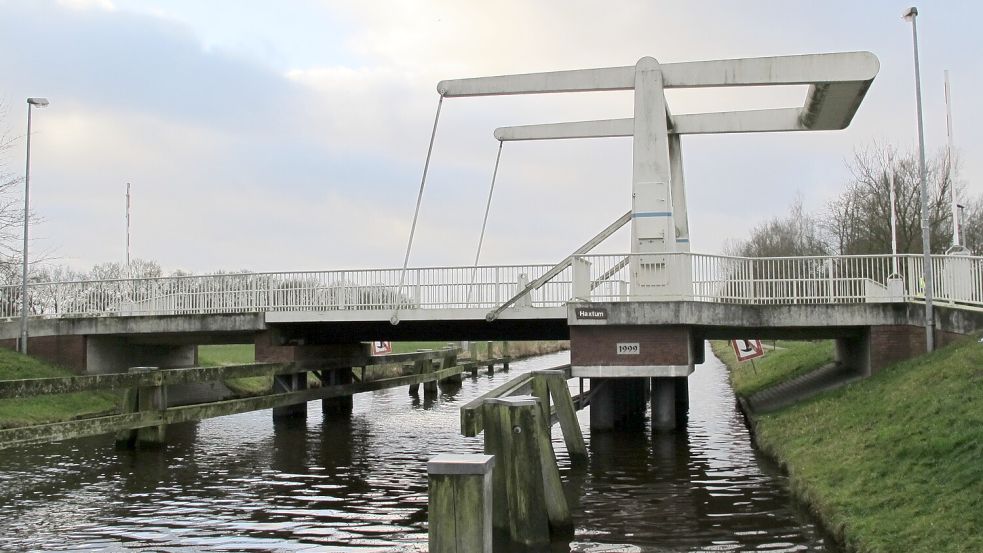 Die Brücke „EJK 9“ in Aurich-Haxtum ist eine wichtige Überquerung über den Ems-Jade-Kanal.Foto: NLWKN