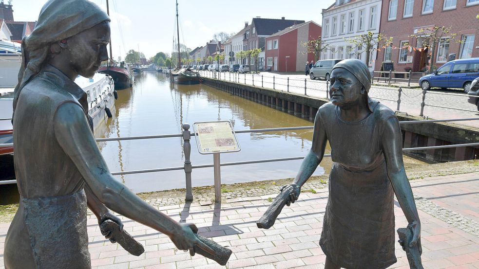 Im Alten Hafen in Weener wird Weinfest gefeiert. Foto: Archiv