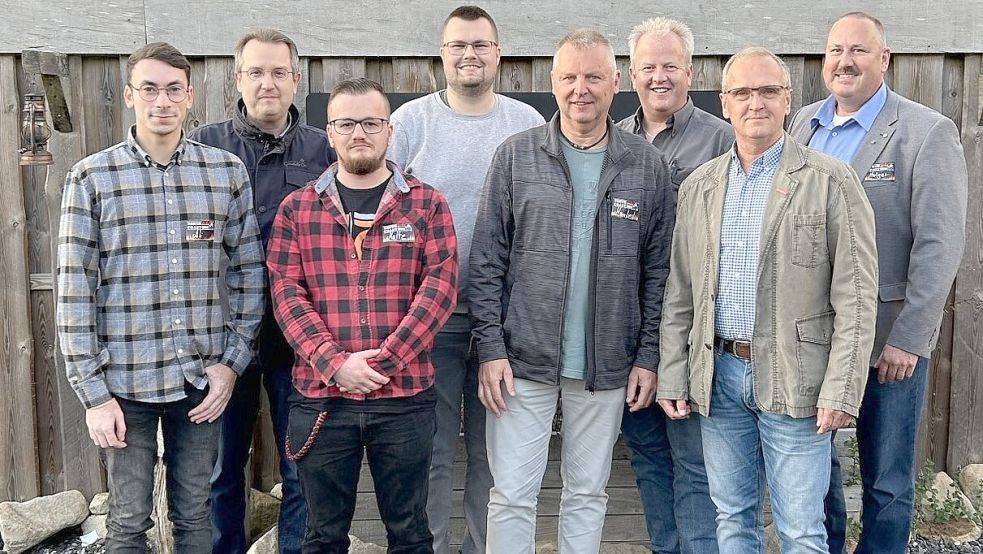 Das Bild zeigt den neuen Vorstand (von links): Ali Dirks (stellvertretender Lehrlingswart), Thomas Dreesmann (Geschäftsführer der Kreishandwerkerschaft Leer-Wittmund), Malte Störmer (stellvertretender Obermeister), Malte Eschen (stellvertretender Obermeister), Manfred Decker (Beisitzer), Thorsten Dirks (Lehrlingswart) Lars Janssen (Schriftführer) und Holger Eschen. Es fehlen Mitchel van Hunnik (stellvertretender Lehrlingswart) und Focko Lay (stellvertretender Schriftführer). Foto: privat