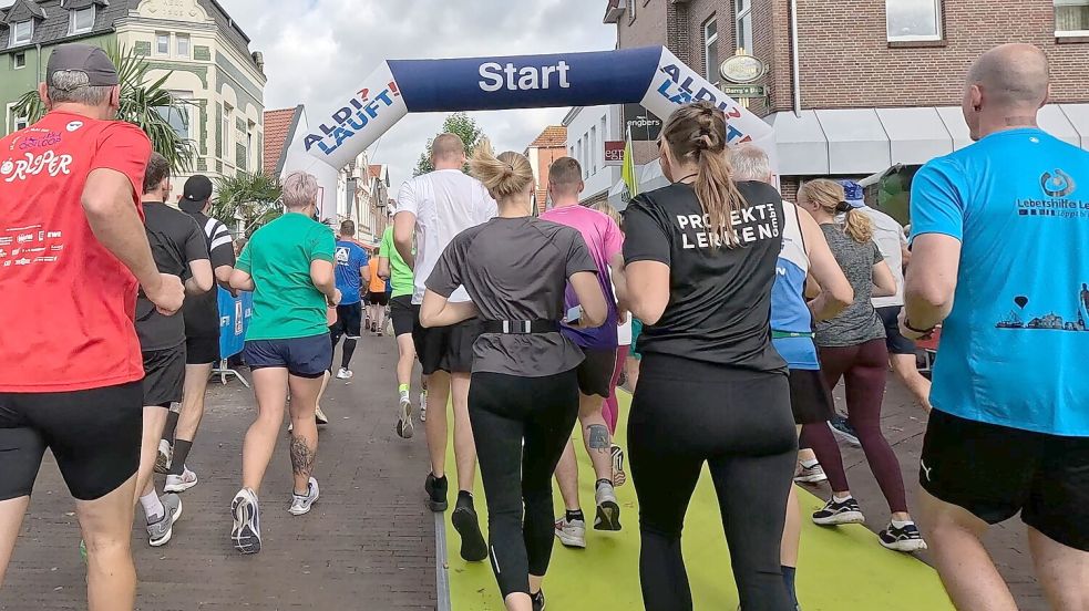 Hier geht es los: Der Startbereich für den Citylauf in Leer liegt mitten in der Fußgängerzone. Foto: Hellmers