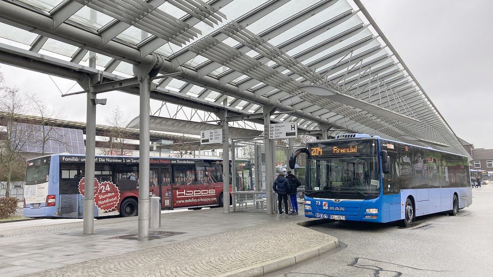 Bus und Bahnfahren wird in und um Delmenhorst mit dem Jahreswechsel teurer. Foto: Thomas Breuer