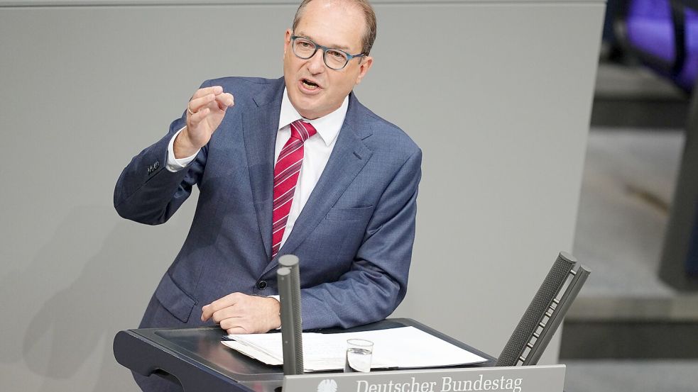 Der Chef der CSU-Abgeordneten im Bundestag, Alexander Dobrindt, sagt, seine Partei sei auf eine mögliche vorgezogene Bundestagswahl vorbereitet. (Archivfoto) Foto: Kay Nietfeld/dpa