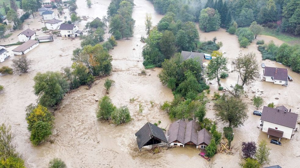 Bei Überschwemmungen und Erdrutschen in Bosnien-Herzegowina kamen mindestens 18 Menschen ums Leben (Foto aktuell). Foto: Robert Oroz/AP