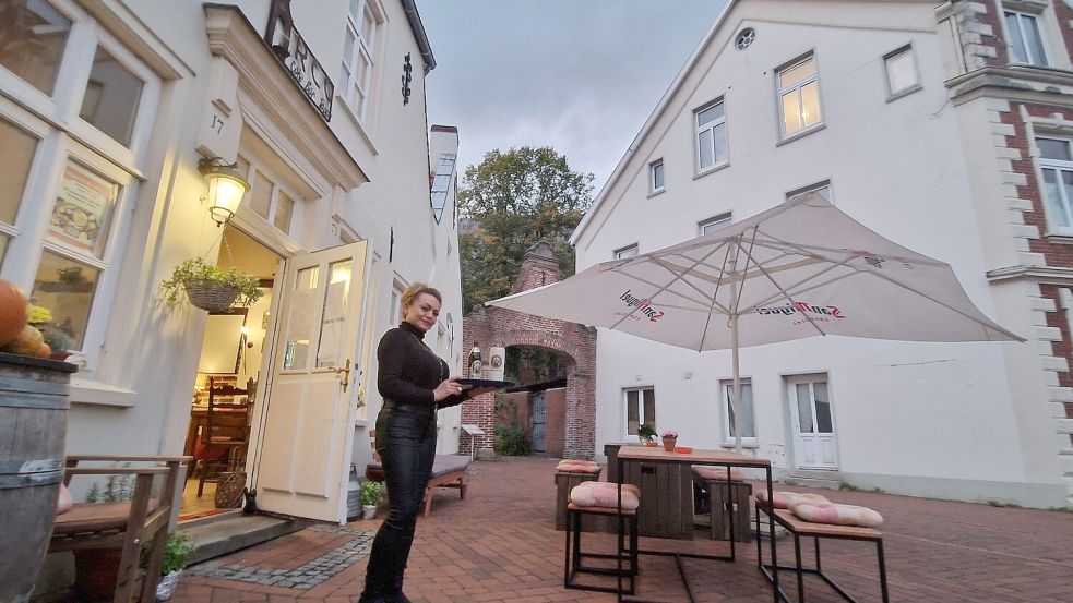 Sandra Joana Herrera betreibt die Tapas-Bar Arco am Kaake-Bogen in Weener seit vier Jahren. Foto: Gettkowski