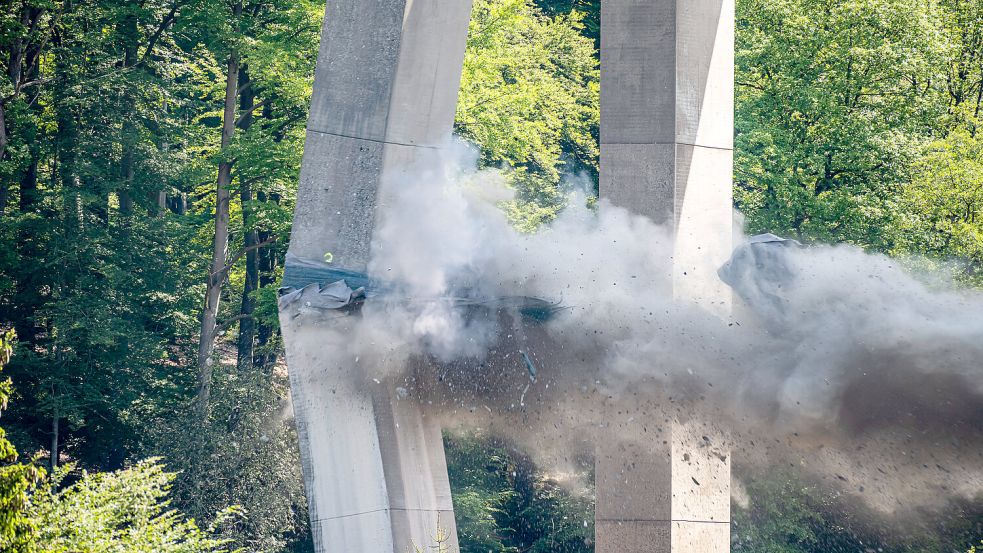 Musste 2023 gesprengt und neu gebaut werden: Die Sterbecke-Talbrücke bei Lüdenscheid. Foto: www.imago-images.de